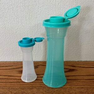 TUPPERWARE Hourglass Shakers Sheer Green 718 and Clear 831 Salt Pepper Spices